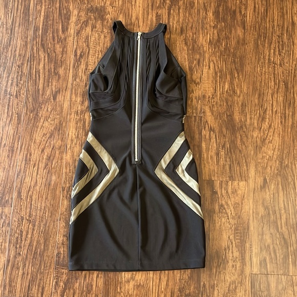 Windsor Bodycon Halter Dress - Picture 5 of 12